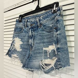 COPY - American Eagle distressed mom jean shorts size women’s 4 NWT